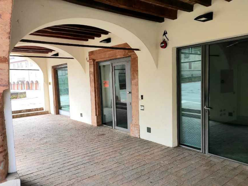 AFFITTO FONTANELLATO - UFFICIO/ STUDIO PROFESSIONALE FRONTE ROCCA SANVITALE - FO 34