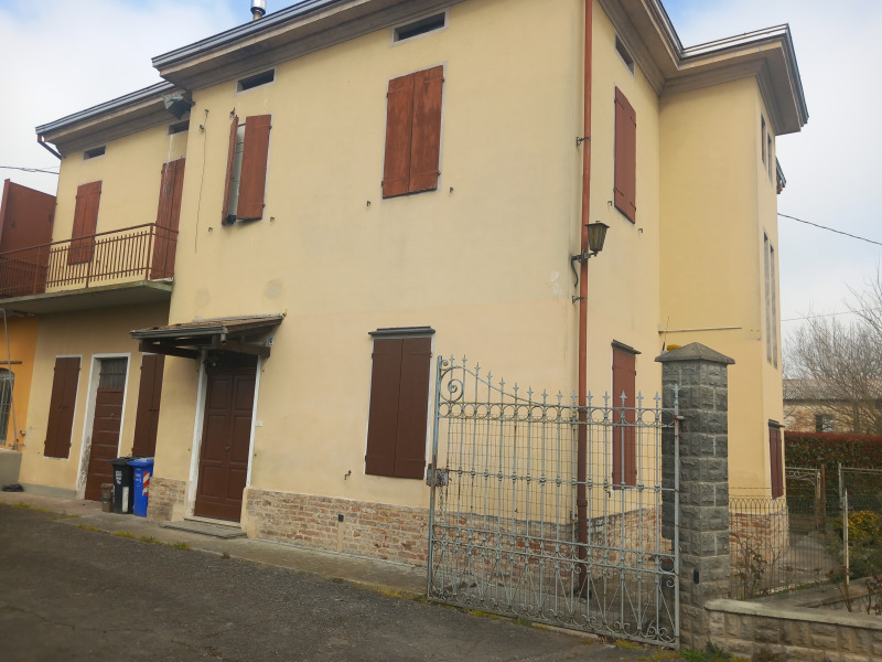 FONTANELLATO - CASA IN CAMPAGNA CON FABBRICATI ACCESSORI - FO 440