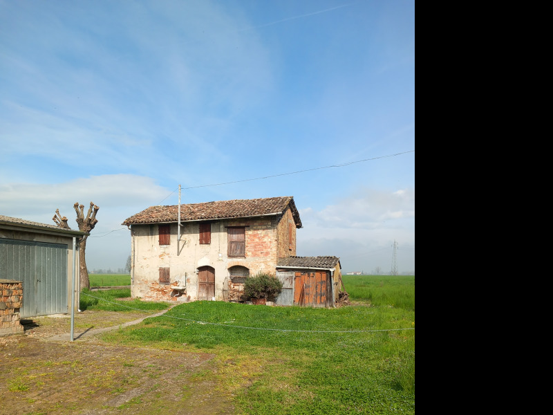 FONTANELLATO - CASA IN CAMPAGNA CON FABBRICATI ACCESSORI - FO 440