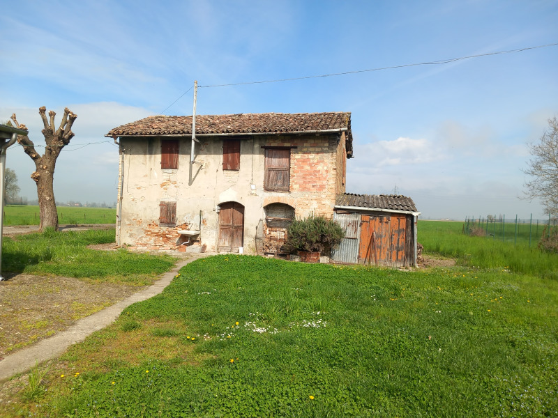 FONTANELLATO - CASA IN CAMPAGNA CON FABBRICATI ACCESSORI - FO 440