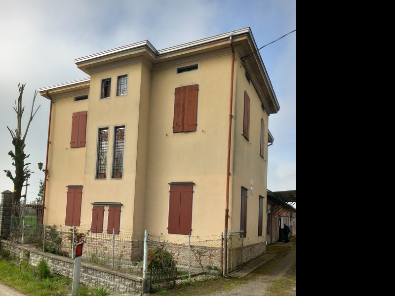 FONTANELLATO - CASA IN CAMPAGNA CON FABBRICATI ACCESSORI - FO 440