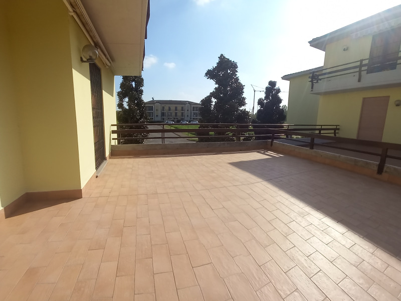 FONTANELLATO - APPARTAMENTO CENTRALE 3 CAMERE E 2 BAGNI - FO 443