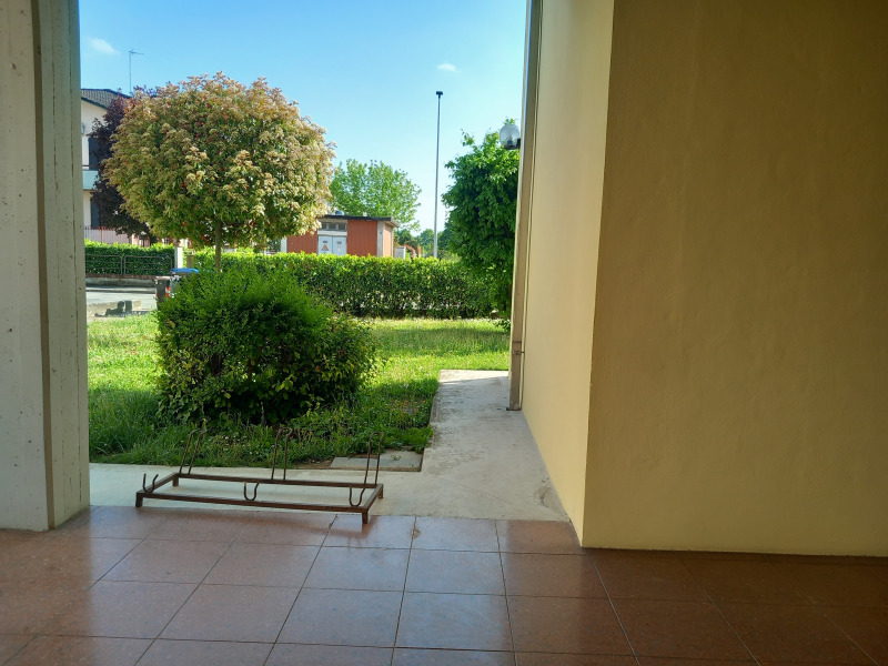 FONTANELLATO - APPARTAMENTO CENTRALE 3 CAMERE E 2 BAGNI - FO 443