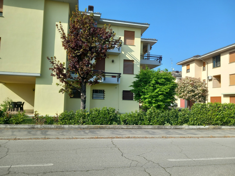 FONTANELLATO - APPARTAMENTO CENTRALE 3 CAMERE E 2 BAGNI - FO 443
