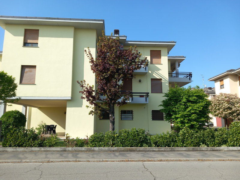 FONTANELLATO - APPARTAMENTO CENTRALE 3 CAMERE E 2 BAGNI - FO 443