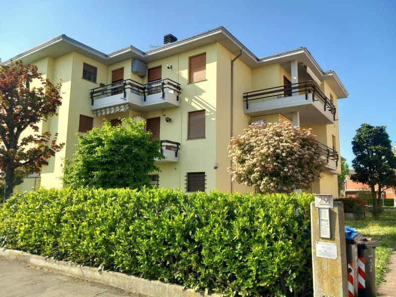 FONTANELLATO - APPARTAMENTO CENTRALE 3 CAMERE E 2 BAGNI - FO 443