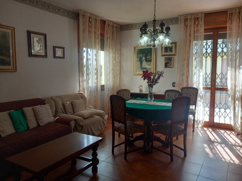 FONTANELLATO - APPARTAMENTO CENTRALE 3 CAMERE E 2 BAGNI - FO 443