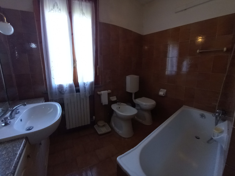 FONTANELLATO - APPARTAMENTO CENTRALE 3 CAMERE E 2 BAGNI - FO 443