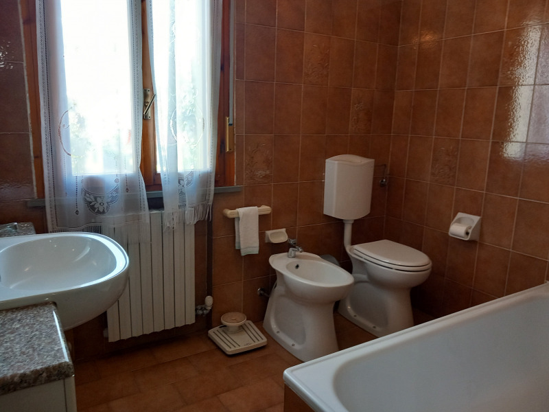 FONTANELLATO - APPARTAMENTO CENTRALE 3 CAMERE E 2 BAGNI - FO 443