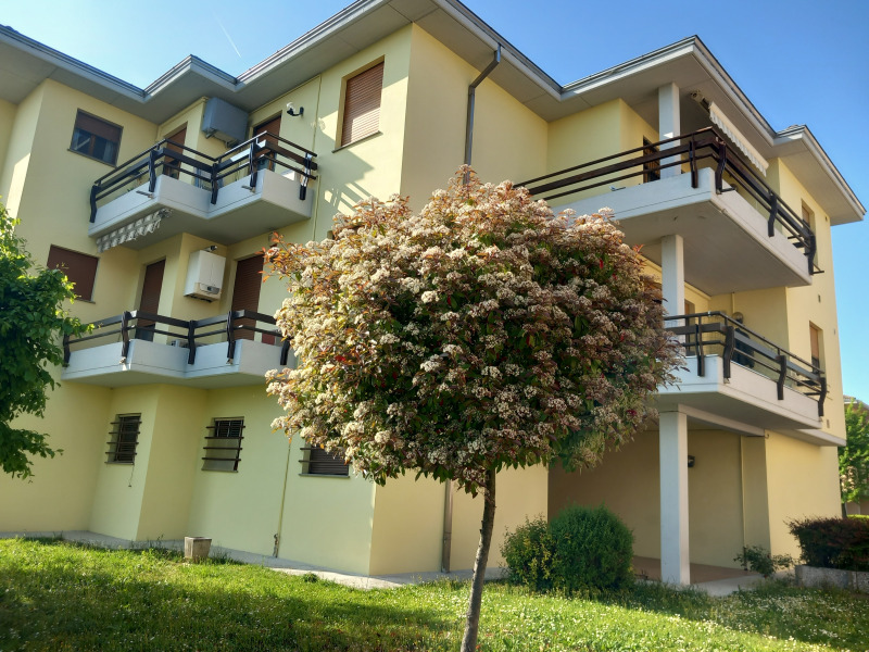 FONTANELLATO - APPARTAMENTO CENTRALE 3 CAMERE E 2 BAGNI - FO 443