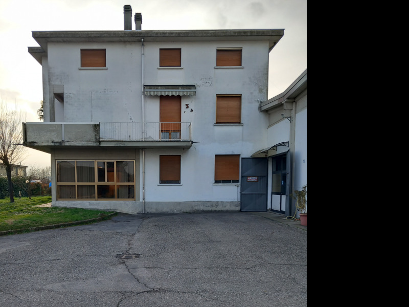 FONTANELLATO - CASA BIFAMILIARE INTERA CON AMPIO GIARDINO - FO 421