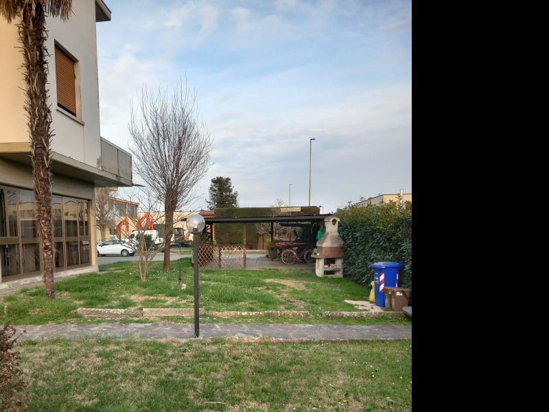 FONTANELLATO - CASA BIFAMILIARE INTERA CON AMPIO GIARDINO - FO 421