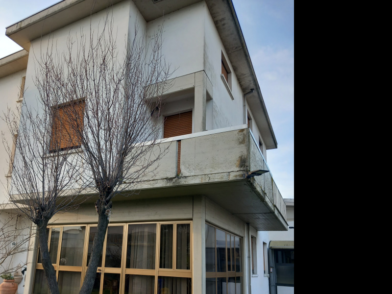 FONTANELLATO - CASA BIFAMILIARE INTERA CON AMPIO GIARDINO - FO 421