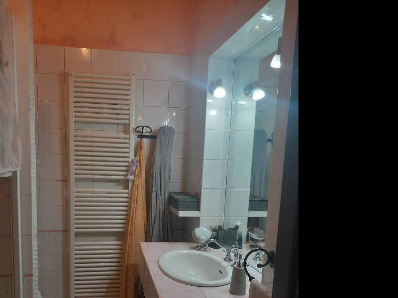 FONTANELLATO - CASA INDIPENDENTE SU 3 LATI CON AMPIO GIARDINO - FO 422