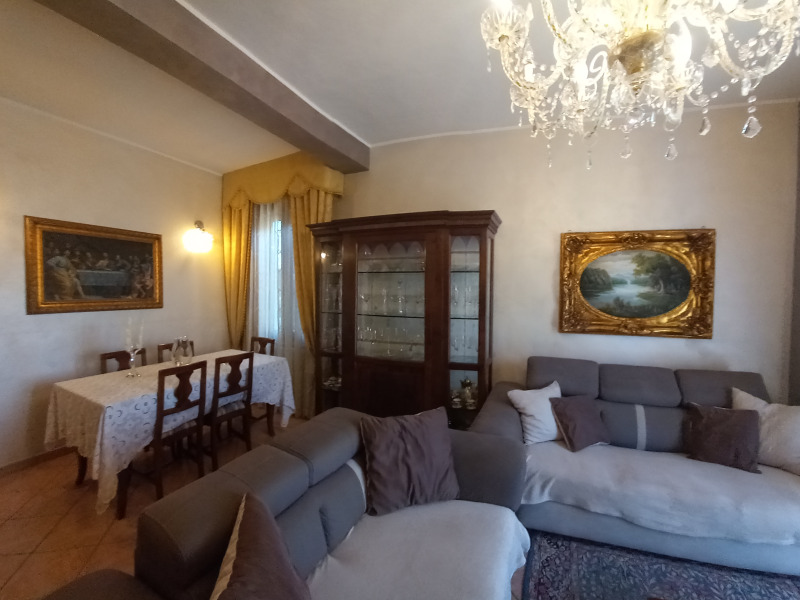 FONTANELLATO - CASA INDIPENDENTE SU 3 LATI CON AMPIO GIARDINO - FO 422