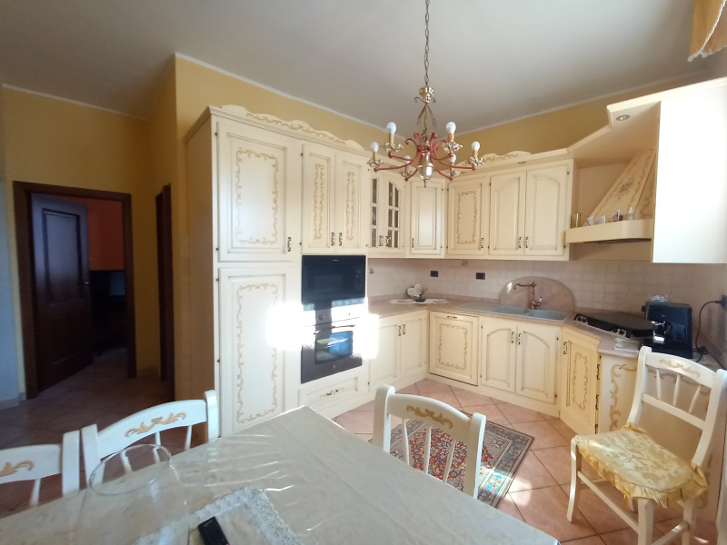 FONTANELLATO - CASA INDIPENDENTE SU 3 LATI CON AMPIO GIARDINO - FO 422