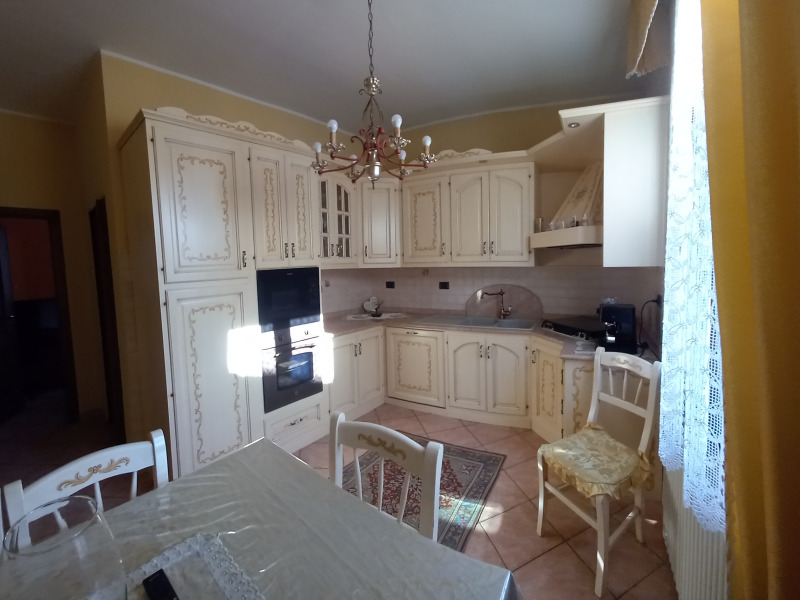 FONTANELLATO - CASA INDIPENDENTE SU 3 LATI CON AMPIO GIARDINO - FO 422