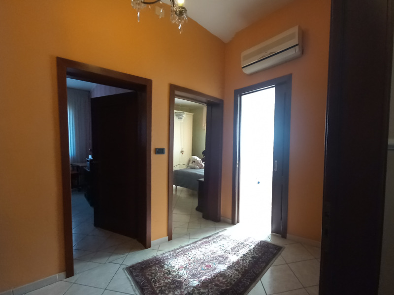 FONTANELLATO - CASA INDIPENDENTE SU 3 LATI CON AMPIO GIARDINO - FO 422