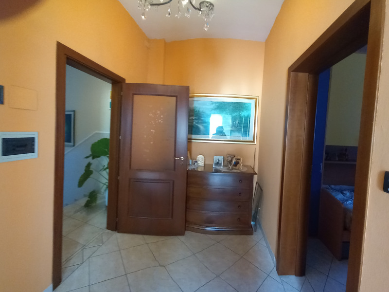 FONTANELLATO - CASA INDIPENDENTE SU 3 LATI CON AMPIO GIARDINO - FO 422
