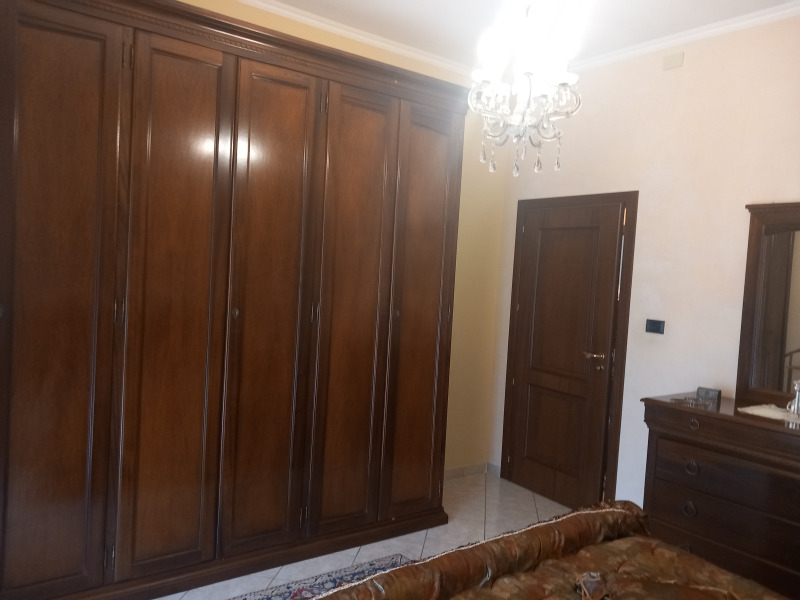 FONTANELLATO - CASA INDIPENDENTE SU 3 LATI CON AMPIO GIARDINO - FO 422