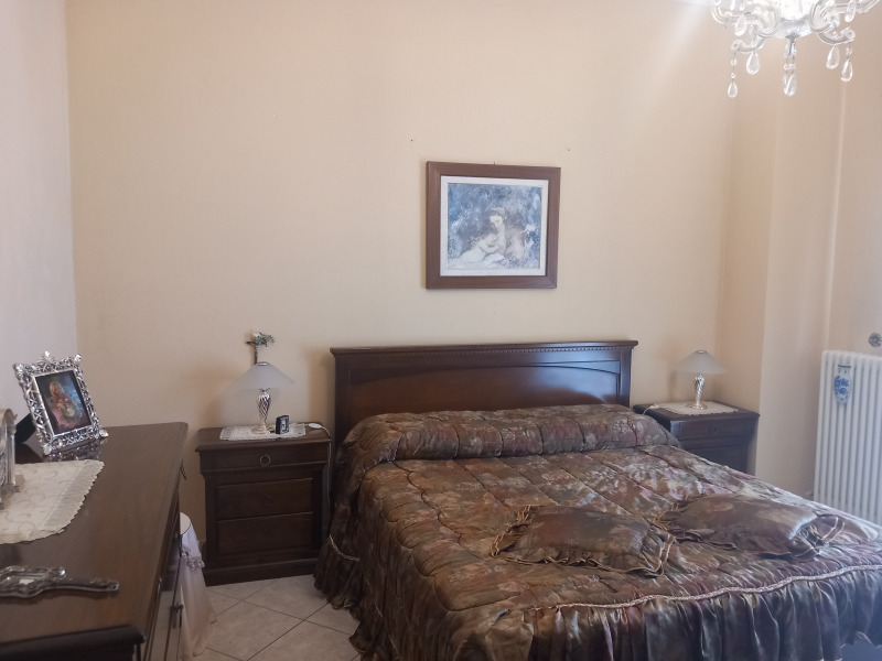 FONTANELLATO - CASA INDIPENDENTE SU 3 LATI CON AMPIO GIARDINO - FO 422