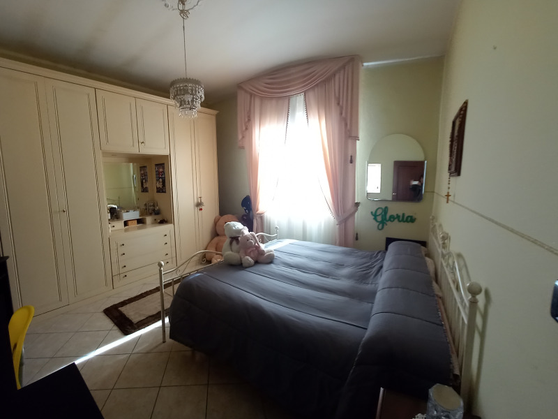 FONTANELLATO - CASA INDIPENDENTE SU 3 LATI CON AMPIO GIARDINO - FO 422