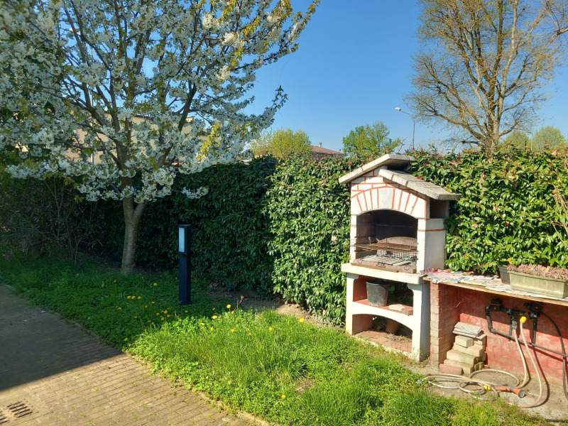 FONTANELLATO - APPARTAMENTO CON INGRESSO E AMPIO GIARDINO PRIVATO - FO 423