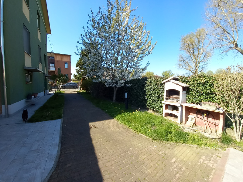 FONTANELLATO - APPARTAMENTO CON INGRESSO E AMPIO GIARDINO PRIVATO - FO 423