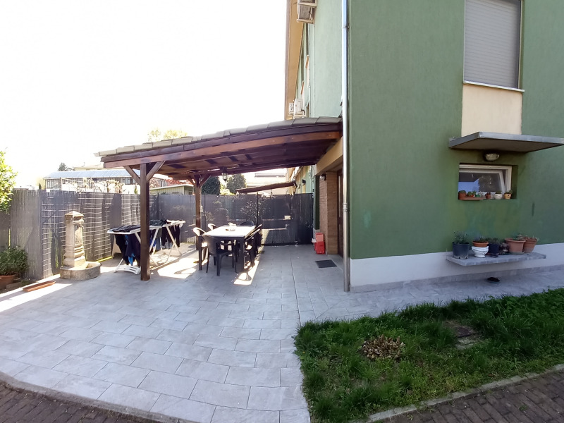 FONTANELLATO - APPARTAMENTO CON INGRESSO E AMPIO GIARDINO PRIVATO - FO 423