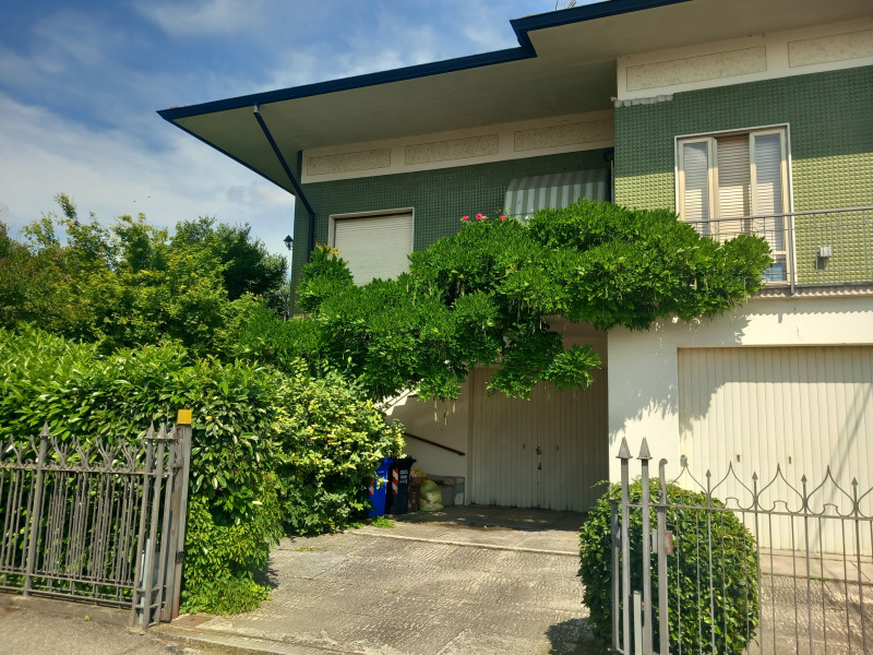 FONTANELLATO -  VILLA BIFAMILIARE CON GIARDINO  FRONTE SANTUARIO - FO 427